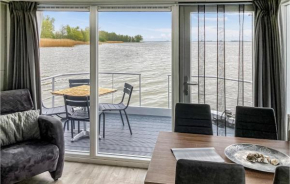Stunning Ship In Biddinghuizen With Lake View